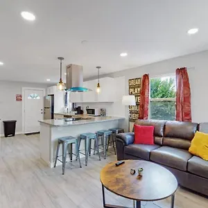  Holiday home Remodeled 66th 3 King Beds In