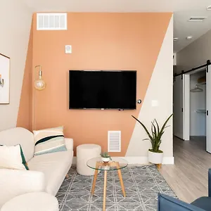  Holiday home Colorful Western Vibe - Walk Everywhere - Zuni Lofts