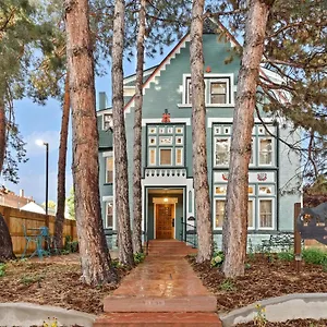Flora House ***** Denver